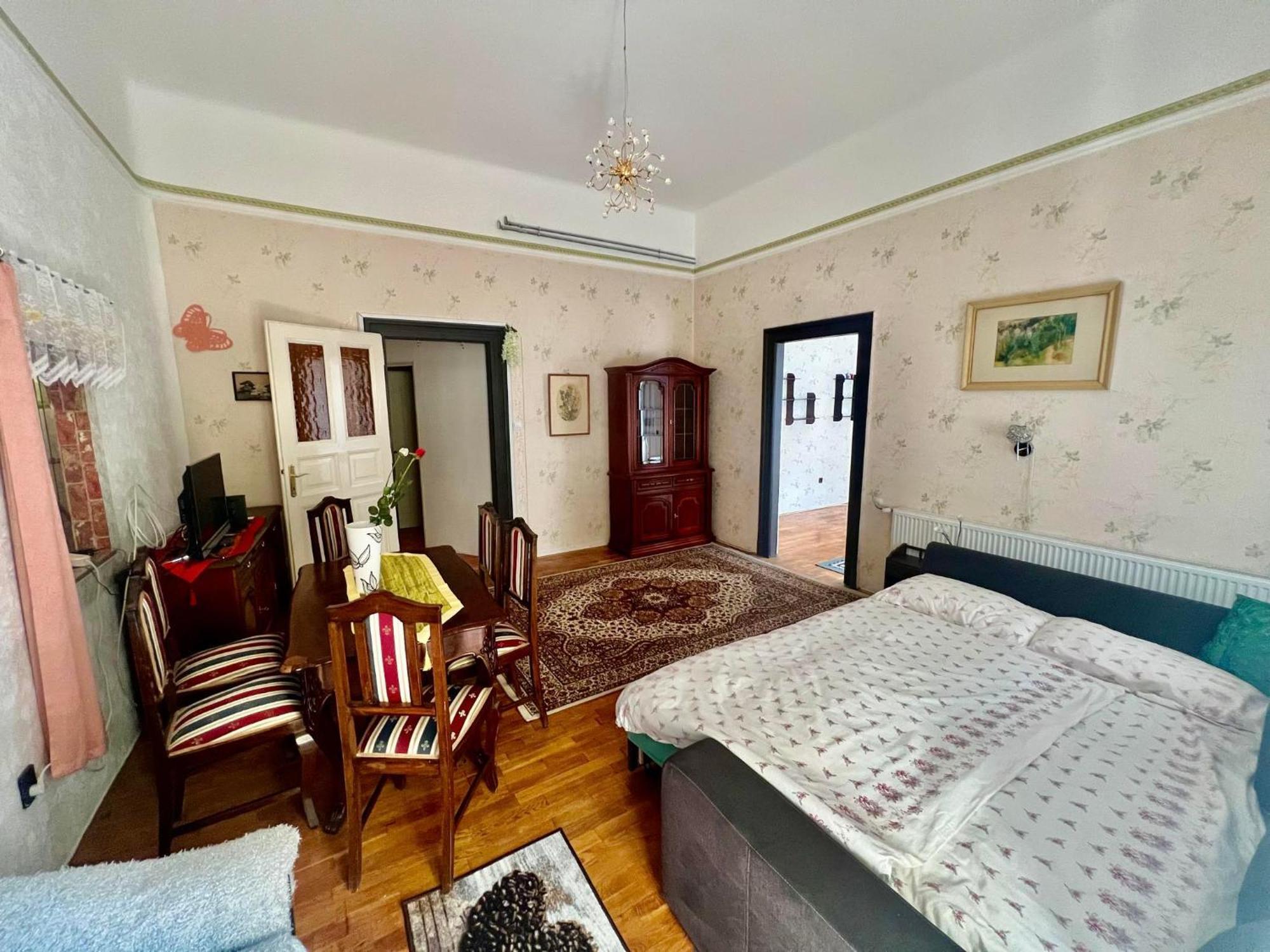 Apartment Center *